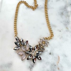 New with tags beautiful Macy’s gold and gray flowered necklace